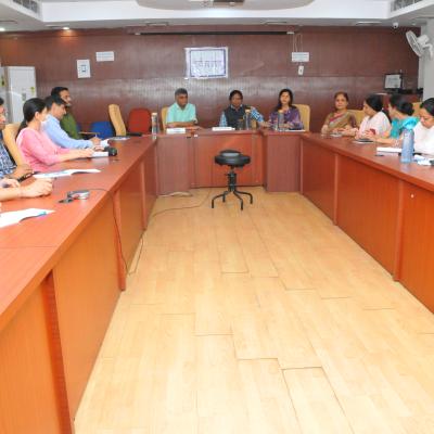 दिनांक 31.03.2023 को निदेशक महोदय डॉ. अनूप अन्वीकर की अध्यक्षता में अधिकारियों/वैज्ञानिकों हेतु आयोजित हिन्दी कार्यशाला के चित्र 