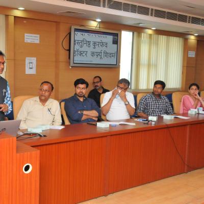 दिनांक 31.03.2023 को निदेशक महोदय डॉ. अनूप अन्वीकर की अध्यक्षता में अधिकारियों/वैज्ञानिकों हेतु आयोजित हिन्दी कार्यशाला के चित्र 