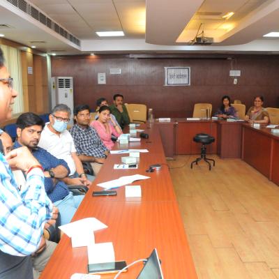 दिनांक 31.03.2023 को निदेशक महोदय डॉ. अनूप अन्वीकर की अध्यक्षता में अधिकारियों/वैज्ञानिकों हेतु आयोजित हिन्दी कार्यशाला के चित्र 